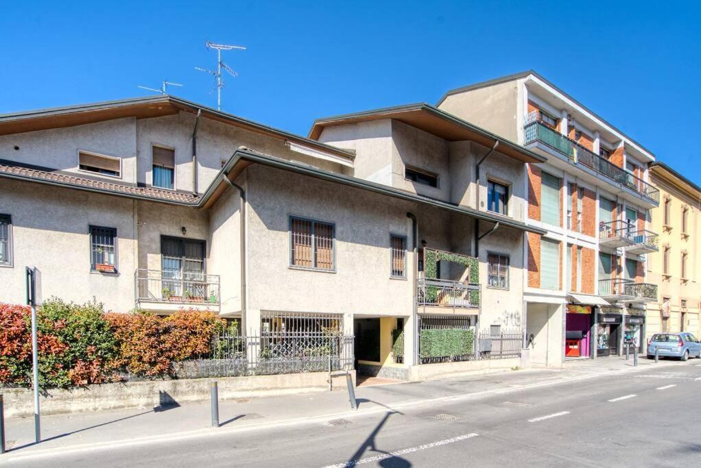 Caseospitali - Casa Niden Il Tuo Nido A Cernusco Vicino Alla Metro 2Pax Чернуско-суль-Навильо Экстерьер фото